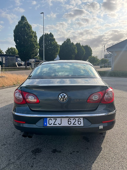 Volkswagen Passat CC 2 of 11