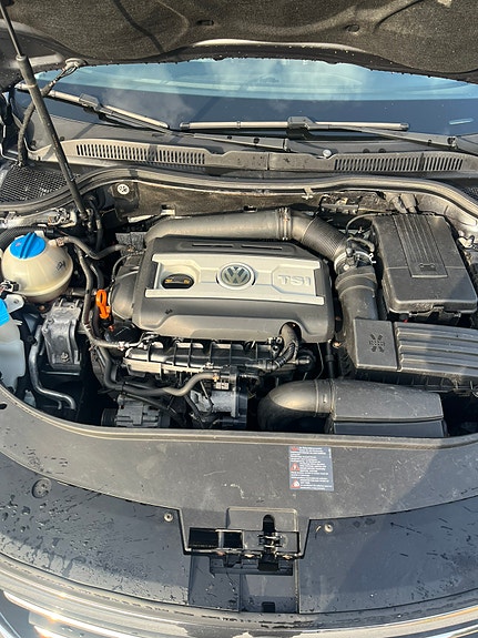 Volkswagen Passat CC 9 of 11