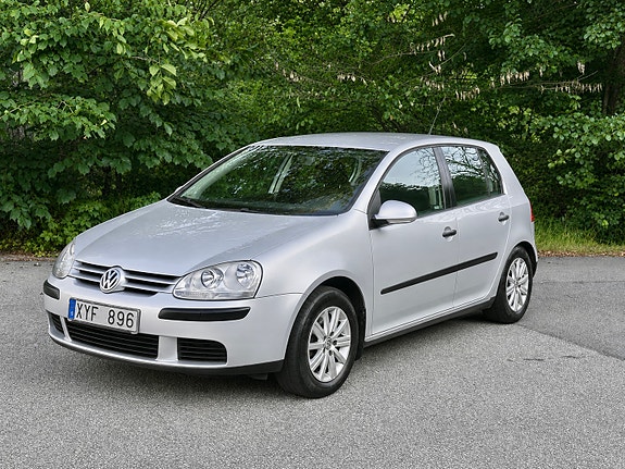 Volkswagen Golf V 2 of 5