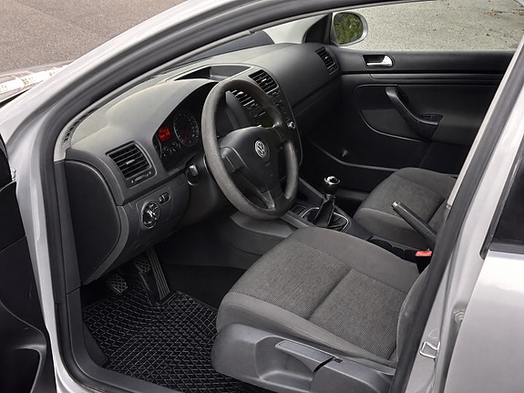 Volkswagen Golf V 5 of 5