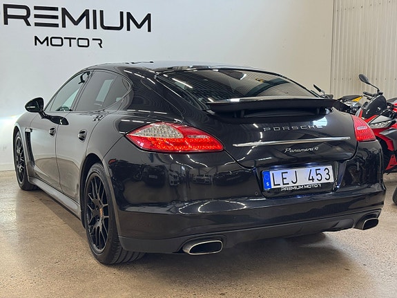 Porsche Panamera 4 5 of 5