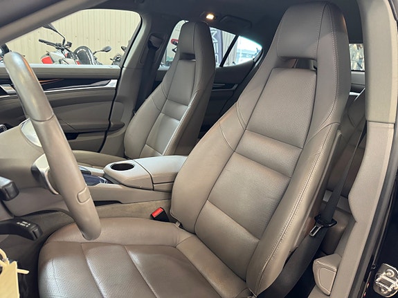 Porsche Panamera 4 12 of 21