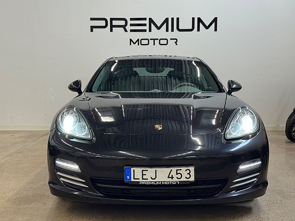 Porsche Panamera 4 3 of 5