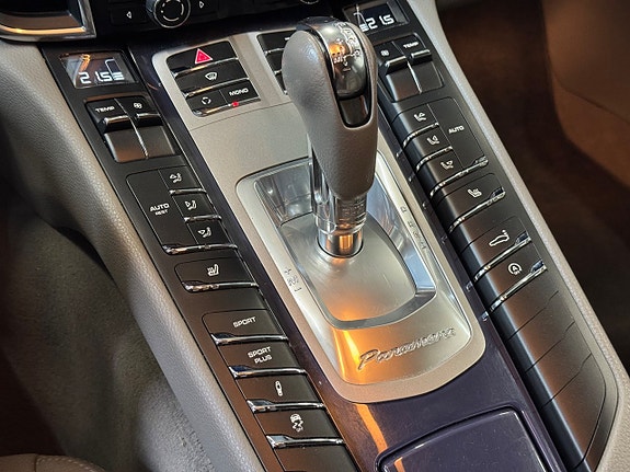 Porsche Panamera 4 17 of 21