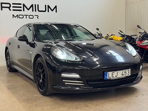 Porsche Panamera 4 2 of 5