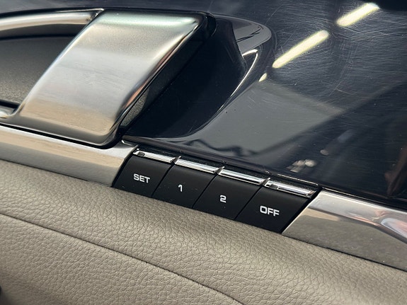 Porsche Panamera 4 14 of 21