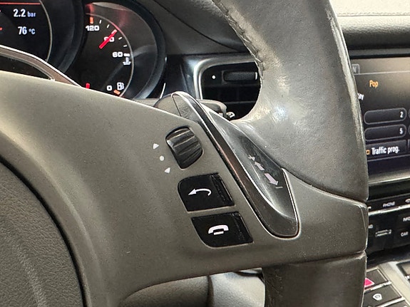 Porsche Panamera 4 16 of 21