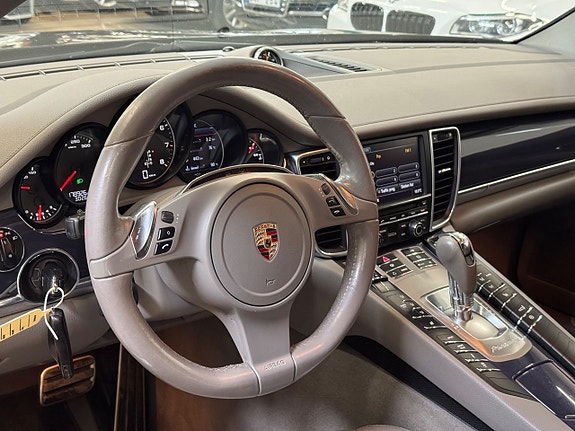 Porsche Panamera 4 15 of 21