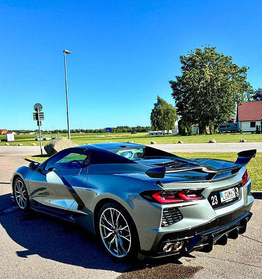 Chevrolet Corvette 4 of 5