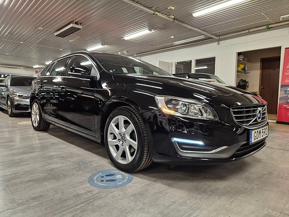 Volvo V60 2 of 22