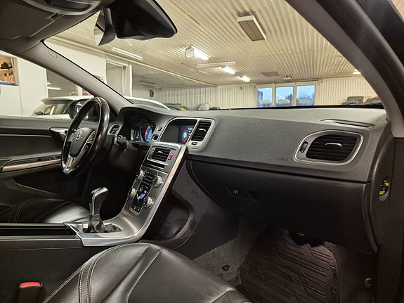 Volvo V60 11 of 22
