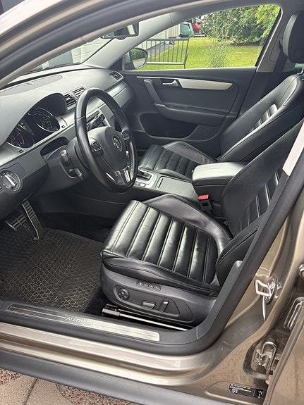 Volkswagen Passat Alltrack 7 of 12