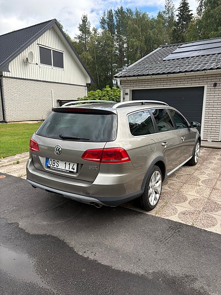 Volkswagen Passat Alltrack 4 of 12