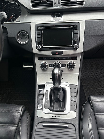 Volkswagen Passat Alltrack 9 of 12