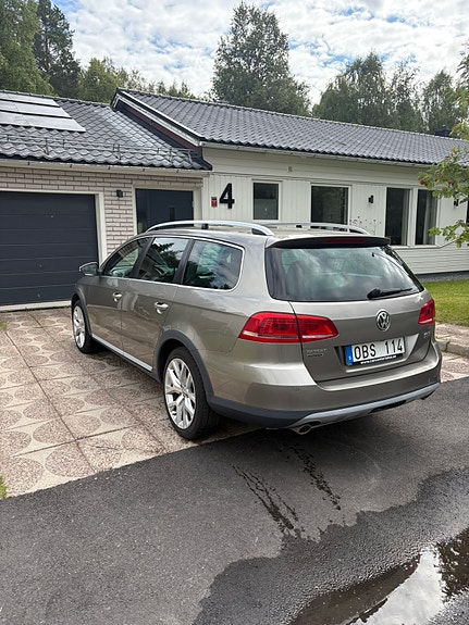 Volkswagen Passat Alltrack 5 of 12