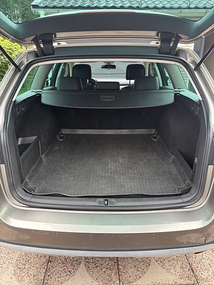 Volkswagen Passat Alltrack 12 of 12