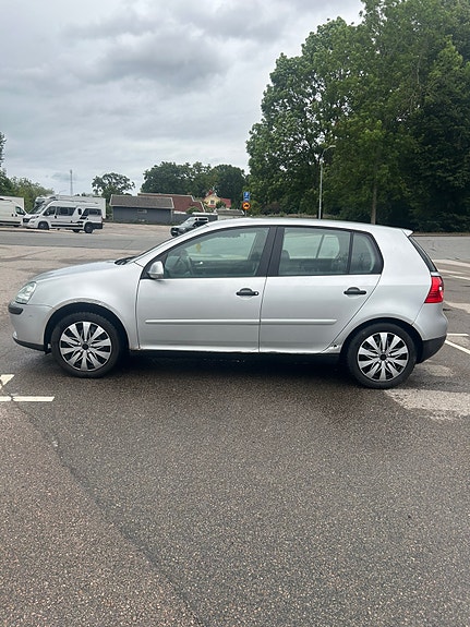 Volkswagen Golf V 3 of 5