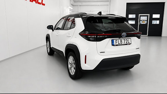 Toyota Yaris Cross 2 of 5