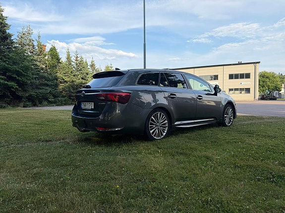Toyota Avensis 4 of 20