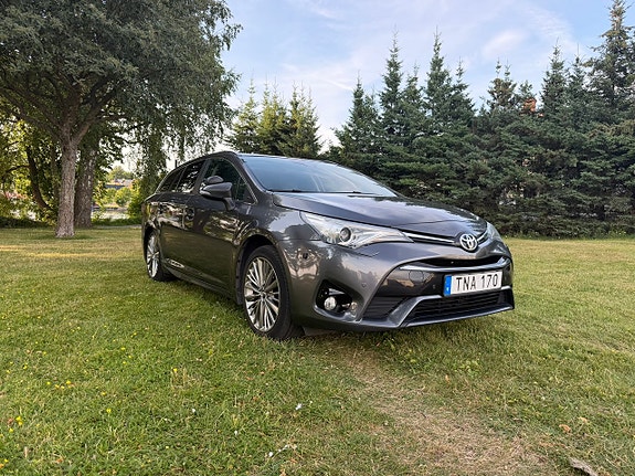 Toyota Avensis 2 of 20