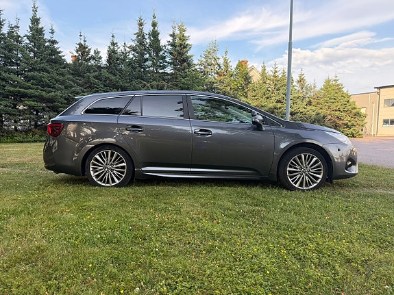Toyota Avensis 3 of 20