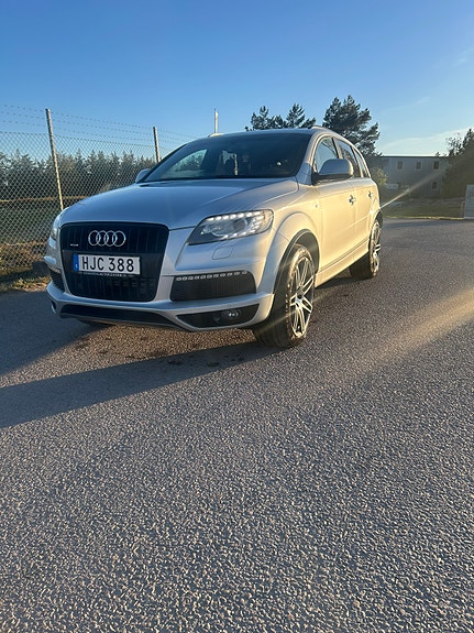 Audi Q7 2 of 5