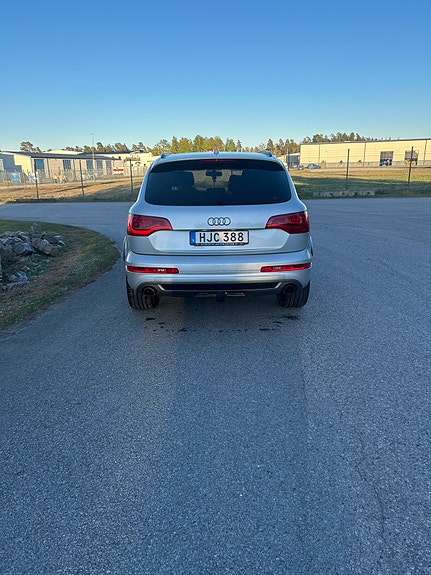 Audi Q7 4 of 5
