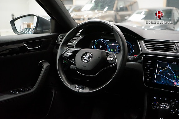 Skoda Superb 16 of 28