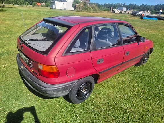 Opel Astra 2 of 5
