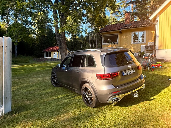 Mercedes-Benz GLB200 d 3 of 5