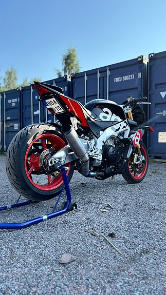 Aprilia Tuono V4 Factory 7 of 7