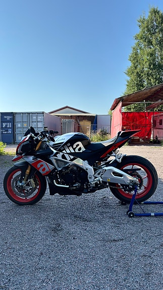 Aprilia Tuono V4 Factory 6 of 7