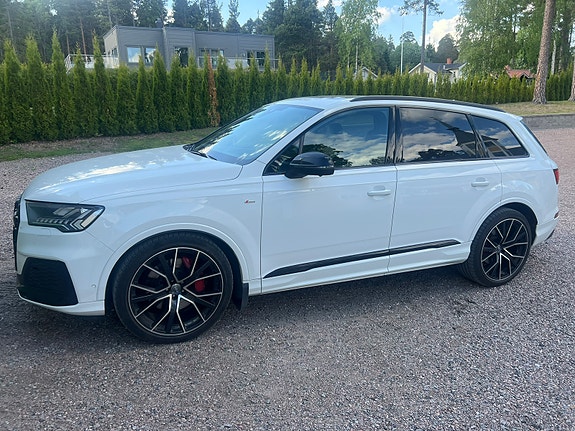Audi Q7 2 of 5