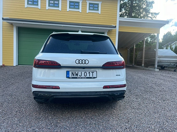 Audi Q7 3 of 5