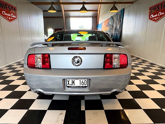 Ford Mustang 11 of 23