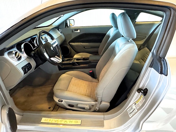 Ford Mustang 15 of 23