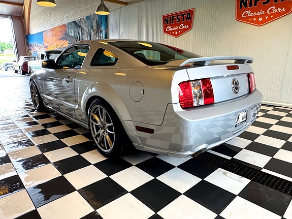 Ford Mustang 12 of 23