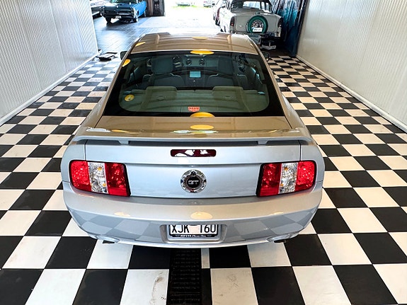 Ford Mustang 10 of 23