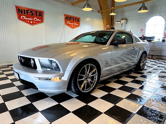 Ford Mustang 3 of 5
