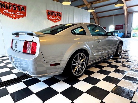 Ford Mustang 8 of 23