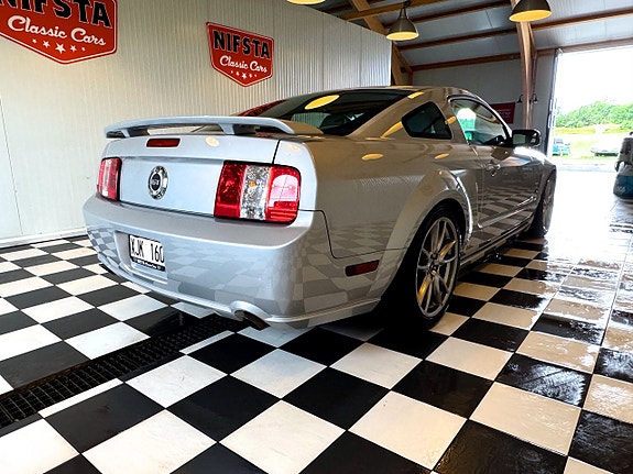 Ford Mustang 9 of 23