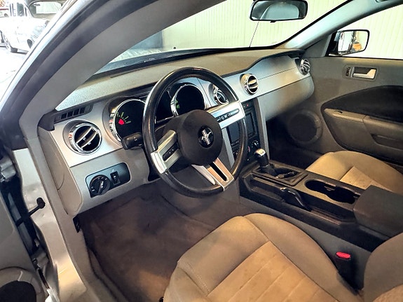 Ford Mustang 16 of 23