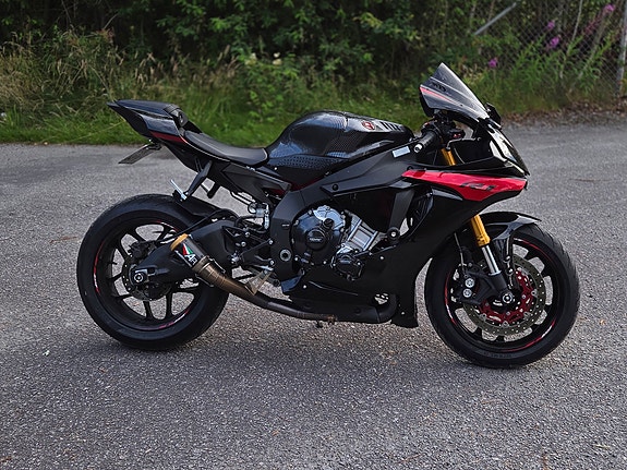 Yamaha R1 2 of 5