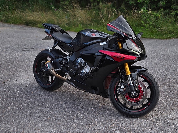 Yamaha R1 4 of 5