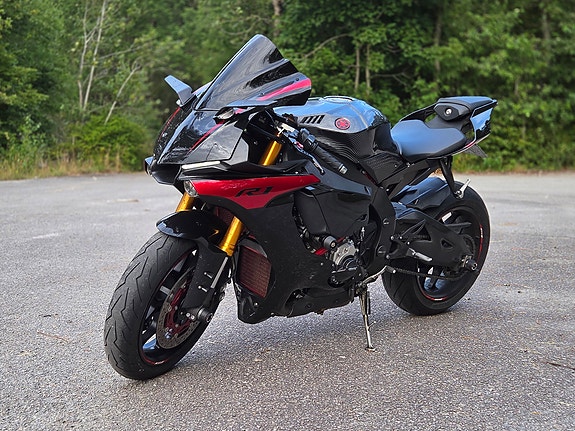 Yamaha R1 5 of 5