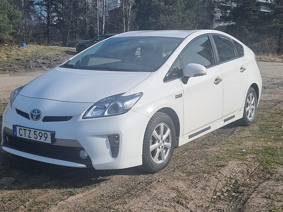 Toyota Prius Plug-in Hybrid 5 of 5