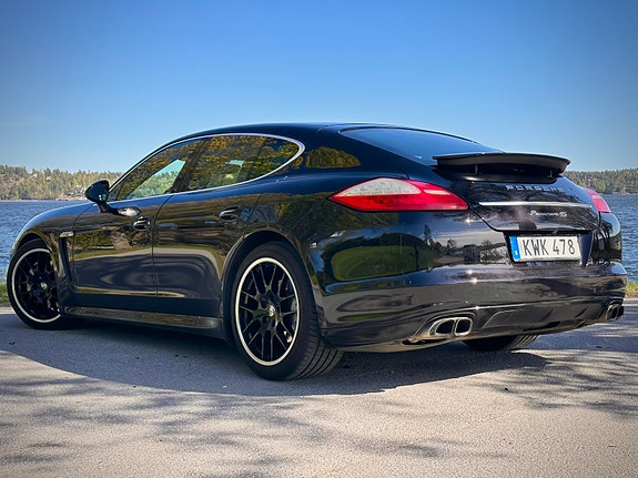Porsche Panamera 4S 3 of 5