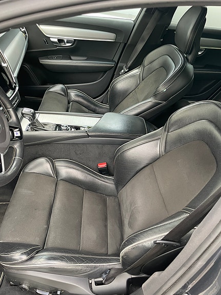 Volvo V90 2 of 5