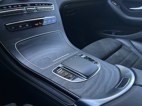 Mercedes-Benz GLC300 e 22 of 30