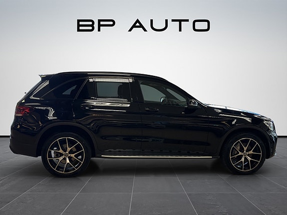 Mercedes-Benz GLC300 e 7 of 30